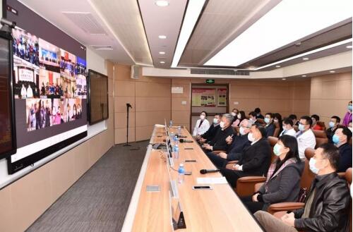 中山大學(xué)、中山醫(yī)院領(lǐng)導(dǎo)慰問(wèn)一線人員.jpg 中山大學(xué)、中山醫(yī)院領(lǐng)導(dǎo)慰問(wèn)一線人員.jpg